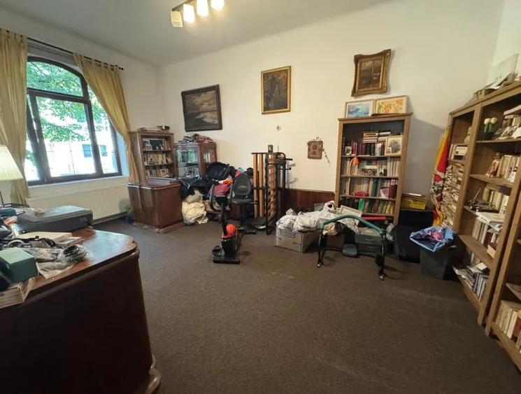 Apartament cu 4 camere decomandat în Cotroceni
