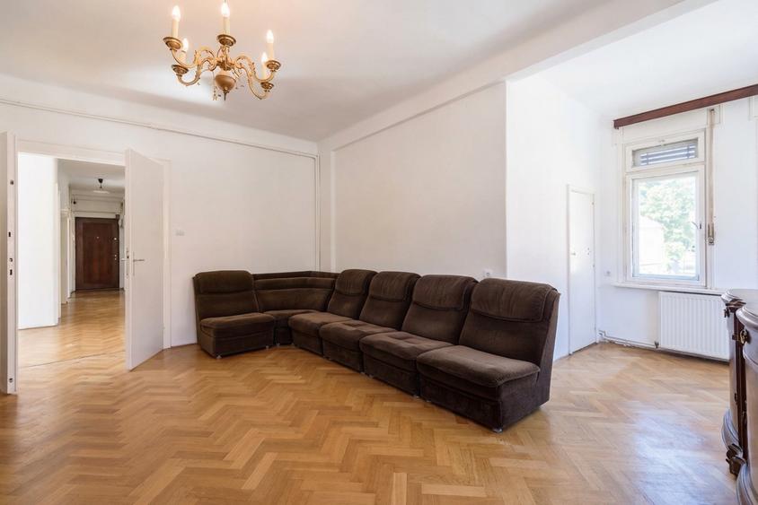 Apartament cu 3 camere în Brașovul Vechi
