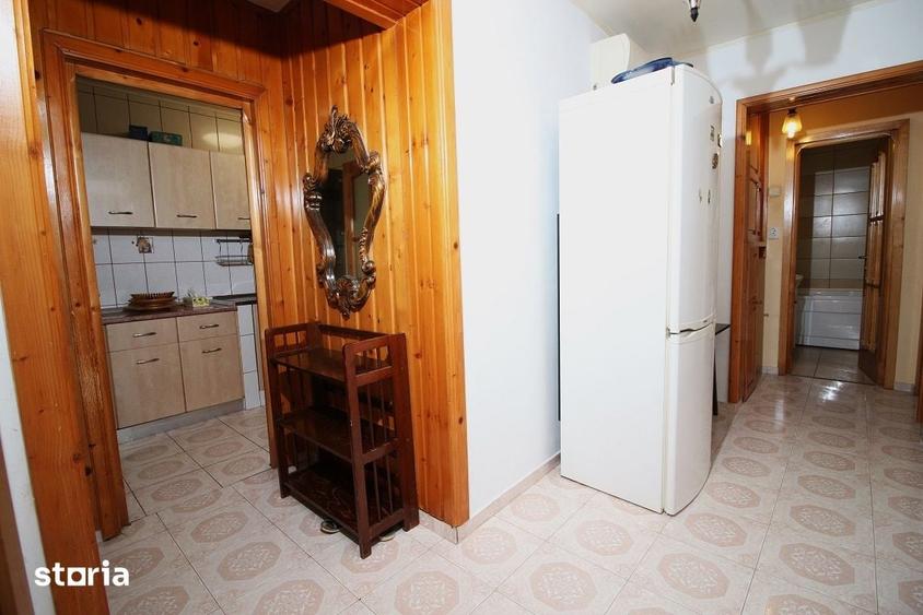 Apartament cu 3 camere decomandat în Cornișa