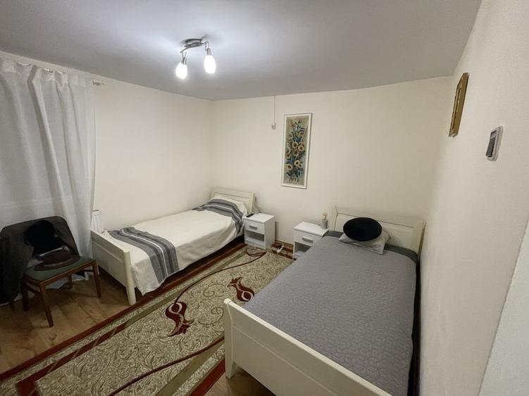 Casă cu 3 camere cu Teren 1500 Mp în Central