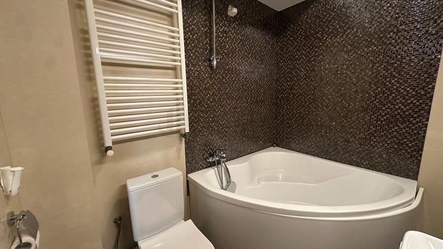 Apartament cu 3 camere semidecomandat, mobilat în Bucureștii Noi
