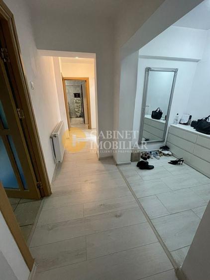 Apartament cu 3 camere, mobilat în Central