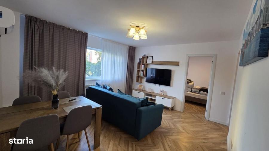Apartament cu 3 camere semidecomandat în Splai Bahlui