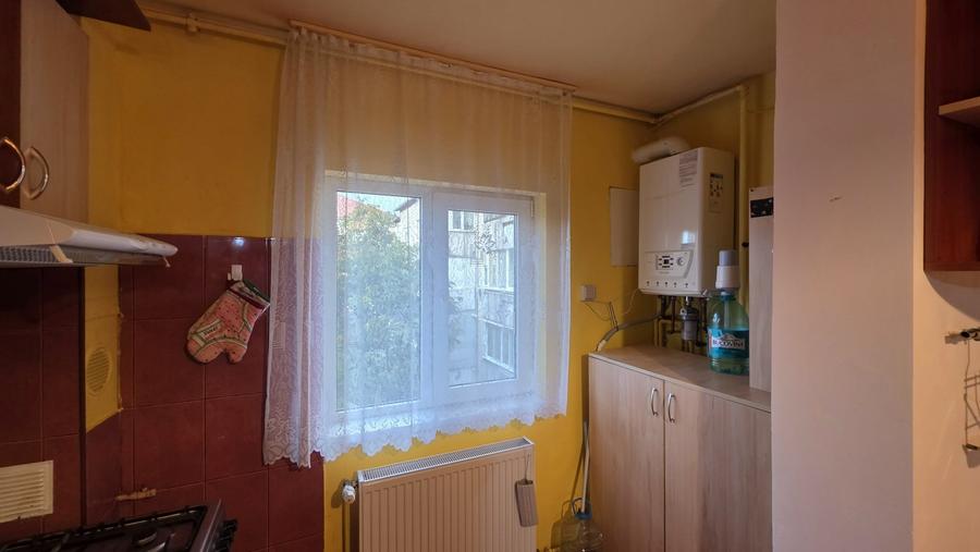 Apartament cu 3 camere decomandat, mobilat în Soarelui
