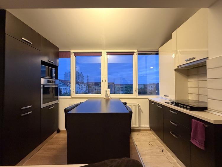 Apartament cu 3 camere semidecomandat, mobilat în Soarelui
