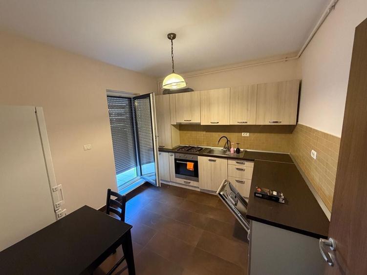 Apartament cu 3 camere decomandat, mobilat în Dumbrăvița