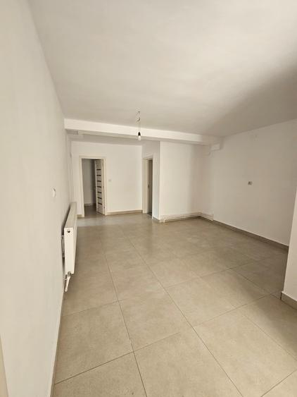 Casă individuală cu 8 camere cu Teren 510 Mp în Central