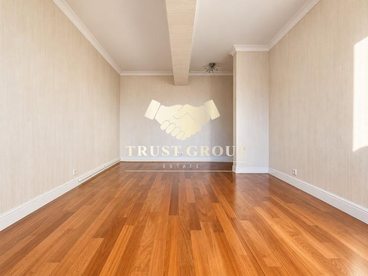 Apartament cu 3 camere semidecomandat în Cișmigiu