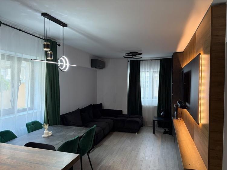 Apartament cu 3 camere decomandat în Drumul Taberei