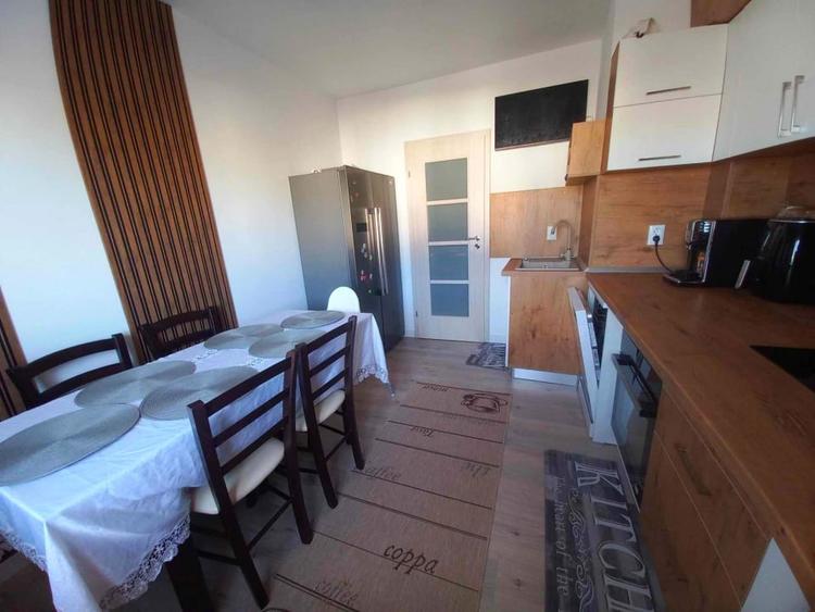 Apartament cu 4 camere semidecomandat, mobilat în Zimbru