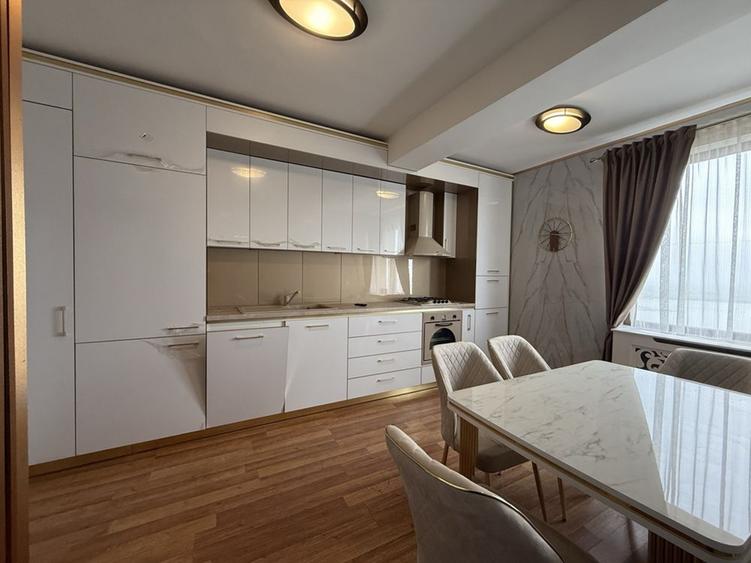 Apartament cu 3 camere decomandat, mobilat în Faleză