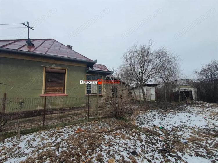 Casă cu Teren 9504 Mp în Poclușa de Barcău