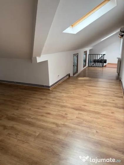 Casă cu 8 camere cu Teren 502 Mp în Castelul Peleș