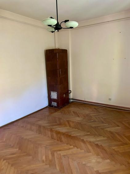 Casă cu 4 camere decomandat în Exterior Vest
