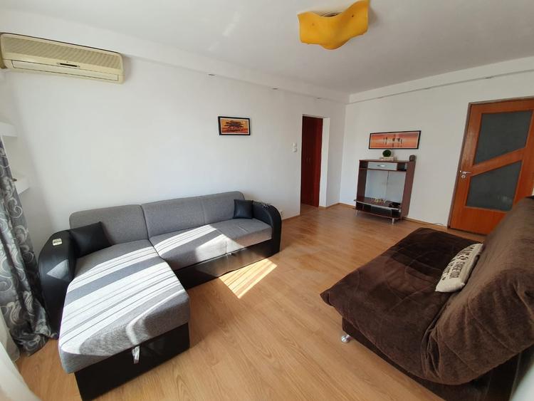 Apartament cu 4 camere decomandat în Lujerului