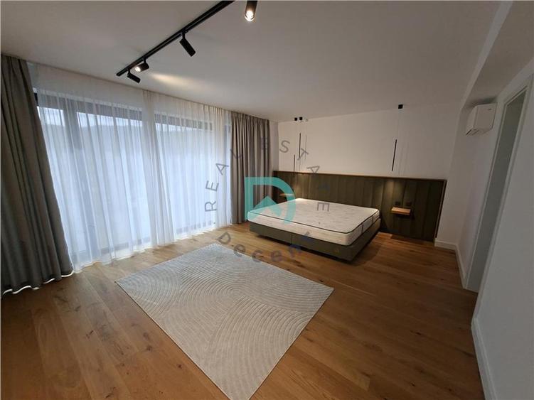 Apartament cu 4 camere decomandat în Drumul Poienii