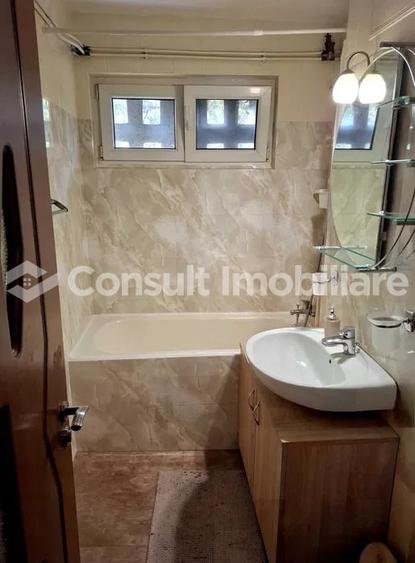 Apartament cu 3 camere semidecomandat, mobilat în Gheorgheni