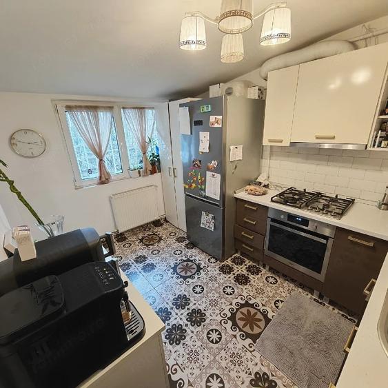 Apartament cu 3 camere decomandat, mobilat în Steaua