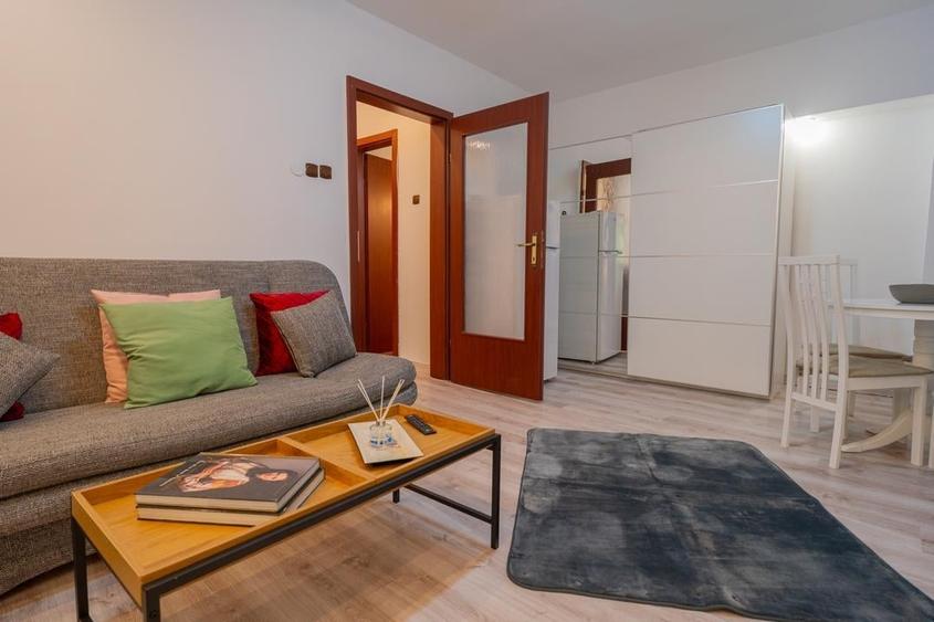 Apartament cu 2 camere semidecomandat în Calea Victoriei