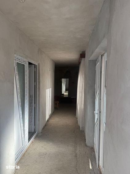 Casă cu 5 camere cu Teren 3279 Mp în Vârvor