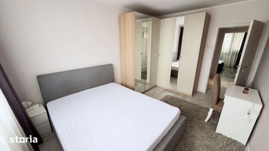 Apartament cu 3 camere semidecomandat, mobilat în Tei