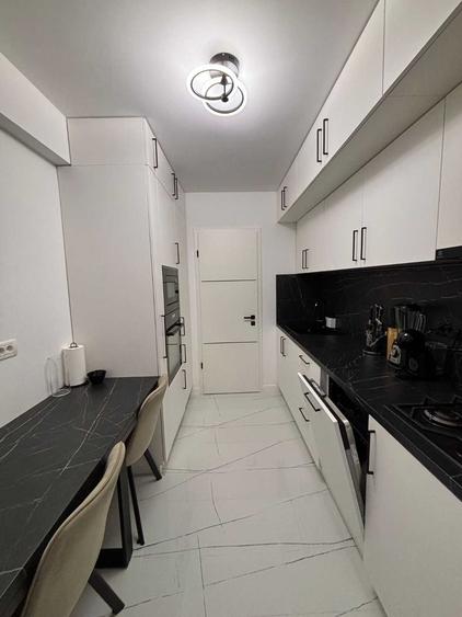 Apartament cu 2 camere decomandat, mobilat în Titan