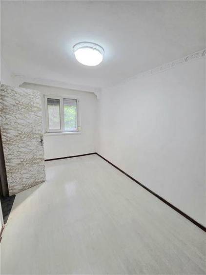 Apartament cu 3 camere semidecomandat în Groapa