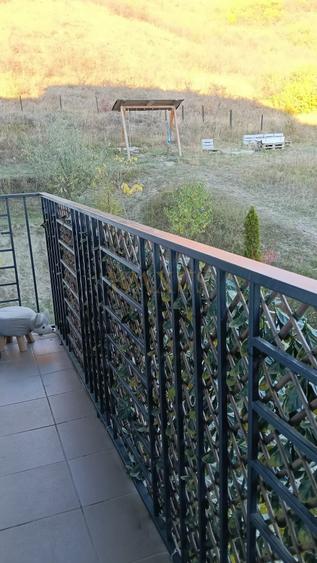 Apartament cu 2 camere semidecomandat, mobilat în Florești