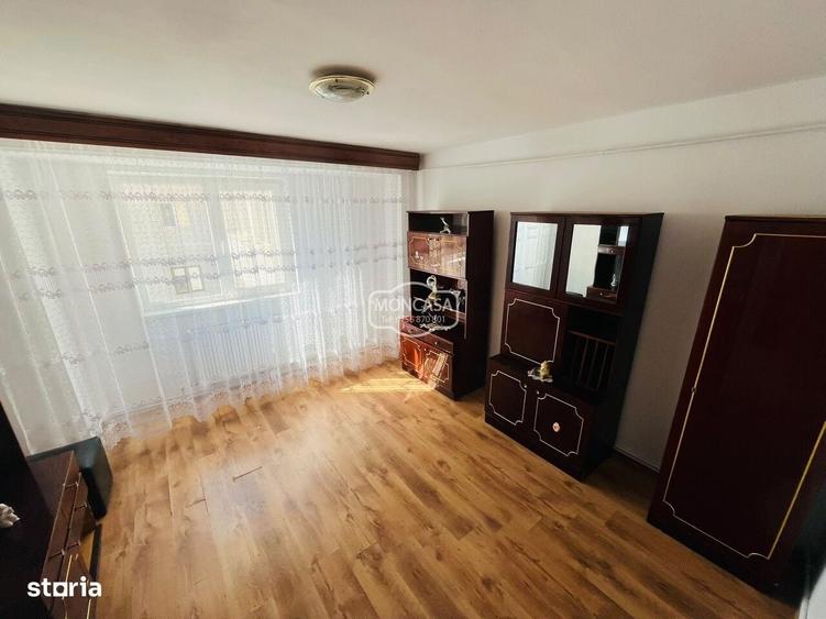 Apartament cu 4 camere decomandat în Central
