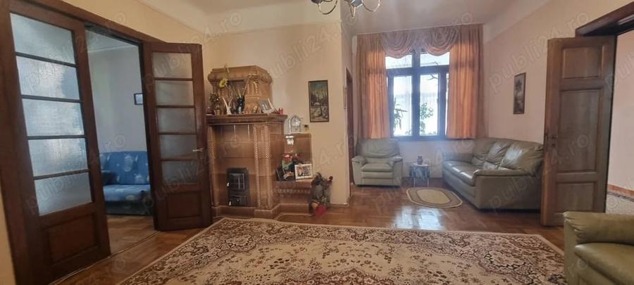Casă cu 5 camere cu Teren 650 Mp în Central