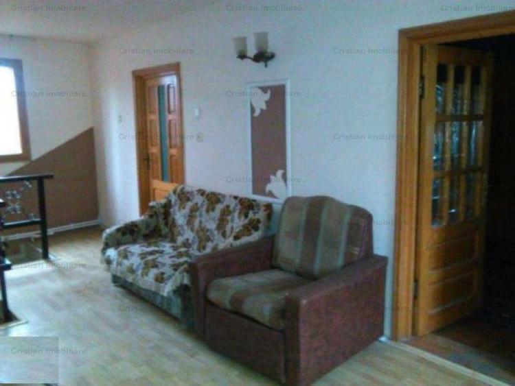 Casă cu 14 camere cu Teren 333 Mp în Central