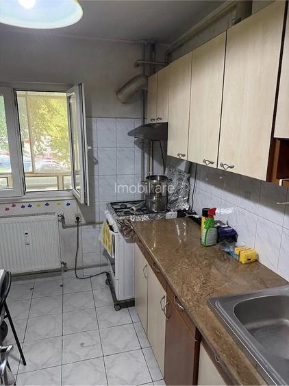 2 Camere DECOMANDAT, Etaj 1, Pia?a Rahova Str. Ilie Campeanu (Mobilat & Utilat)