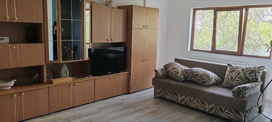 Apartament cu 2 camere decomandat în Roșu