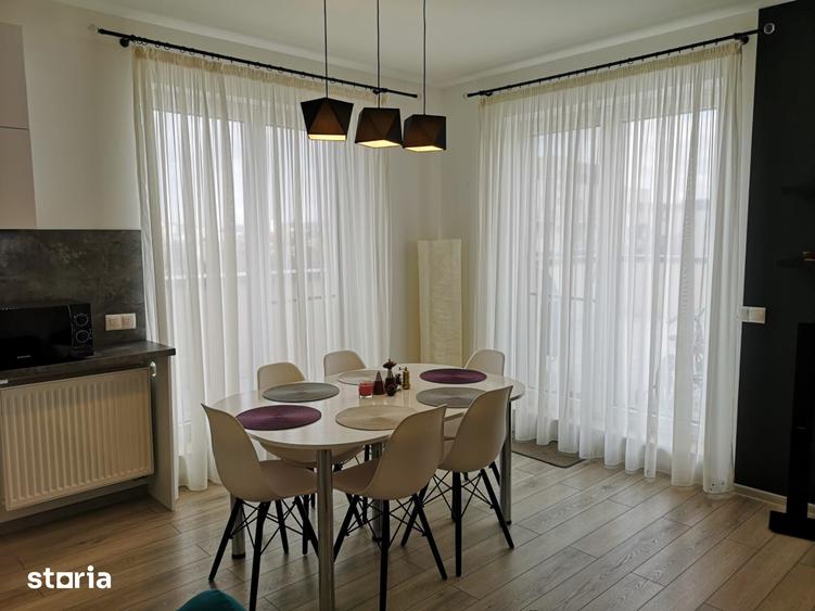 Apartament cu 3 camere decomandat în Libertății