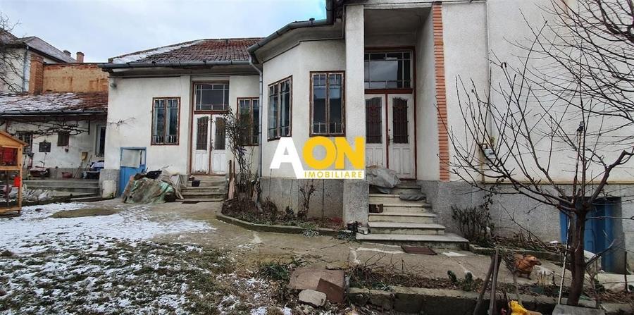 Casă individuală cu 4 camere cu Canalizare în Central