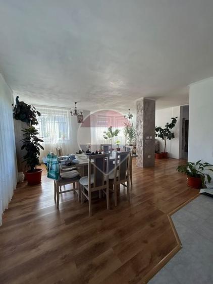 Duplex cu 4 camere cu Teren 500 Mp în Burdujeni