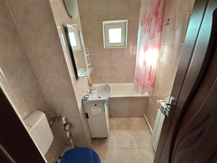Apartament cu 3 camere decomandat în Piața Nouă