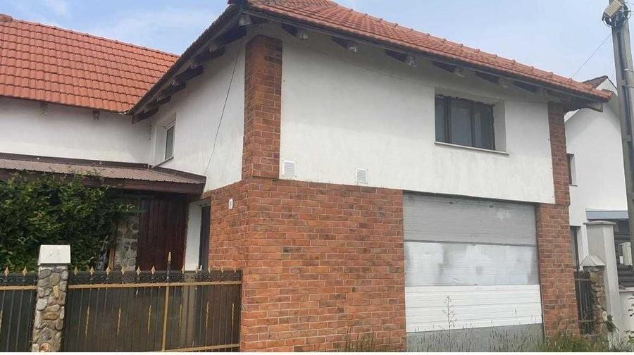 Casă cu 4 camere în Leș