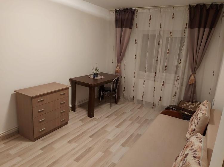 Garsonieră decomandată în Central