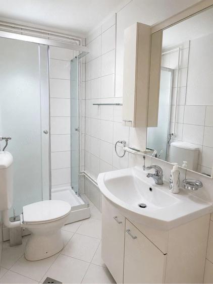 Casă cu 8 camere cu Teren 1470 Mp în Central