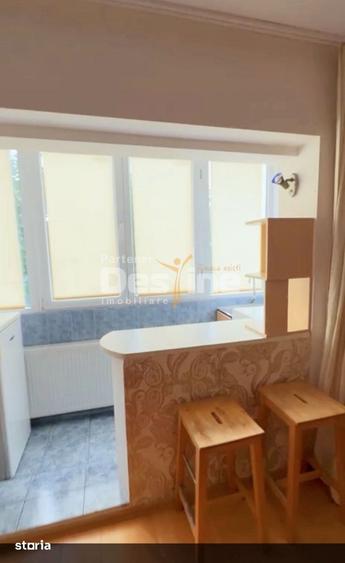 Apartament cu 3 camere semidecomandat, mobilat în Rahova