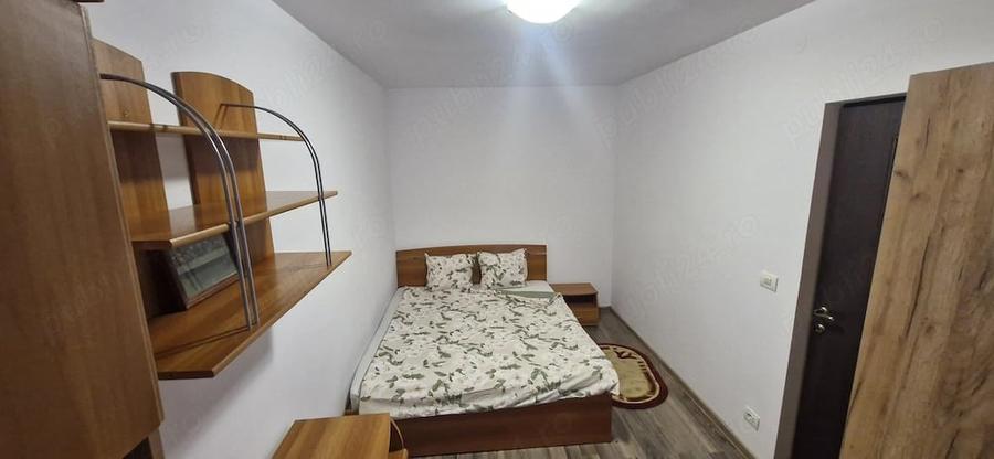 Apartament cu 3 camere semidecomandat în Casa de Cultură