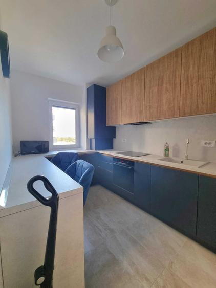 Apartament cu 7 camere semidecomandat în Centrul Civic