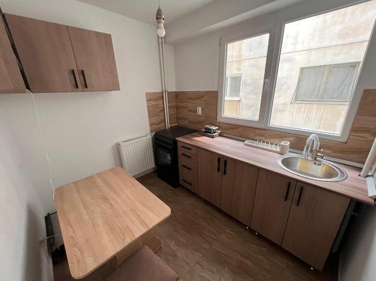 Apartament cu 2 camere nedecomandat în Giurgiului
