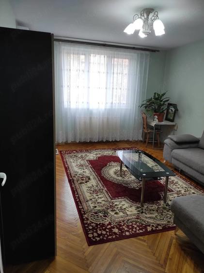 Apartament cu 3 camere decomandat în Exterior Vest