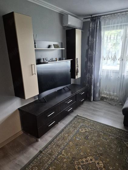 Apartament cu 2 camere semidecomandat în Podu Roș