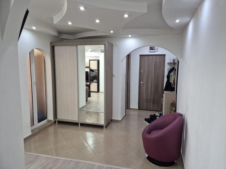 Apartament cu 4 camere decomandat în Central