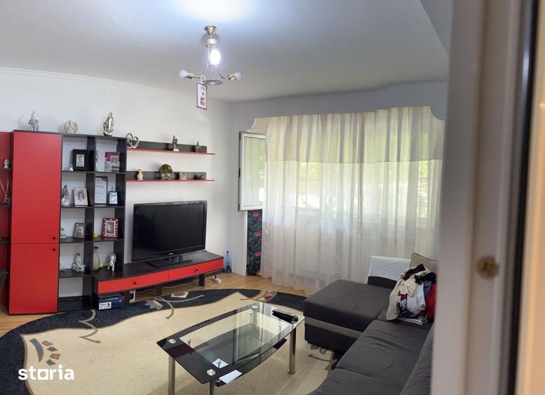 Apartament cu 3 camere decomandat în Prundu