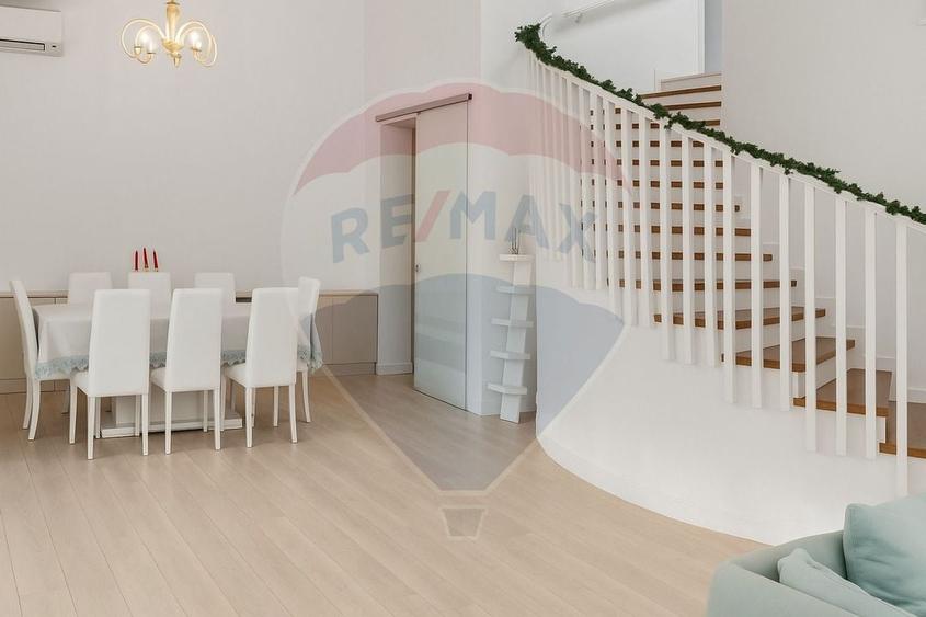 Casă individuală cu 6 camere cu Teren 572 Mp în Central