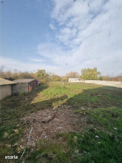 Teren de 1000 mp, în Nanov